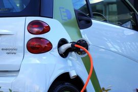 Spółka polskiego miliardera uruchomiła w Toruniu jedną z najnowocześniejszych w Europie, w pełni zautomatyzowaną linię produkcyjną przewodów klimatyzacyjnych do pojazdów elektrycznych
