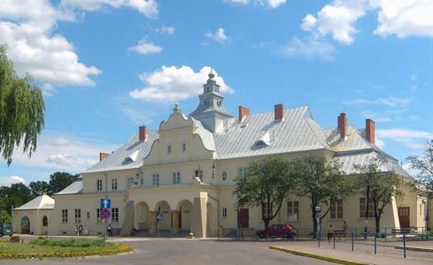 Zabytkowy dworzec w podwarszawskim Żyrardowie przejdzie wielką modernizację