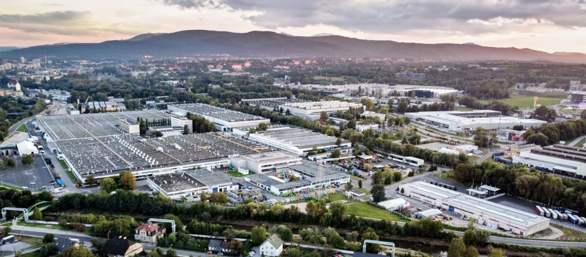 DL Invest Group sfinalizował zakup największego kompleksu produkcyjno-magazynowego w Polsce