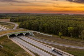 Zwiększa się długość nowoczesnych dróg w Polsce [RAPORT+MAPA]