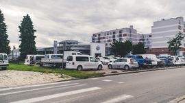 [Wrocław] Salon samochodowy przy Pięknej do rozbiórki. Będą tam mieszkania
