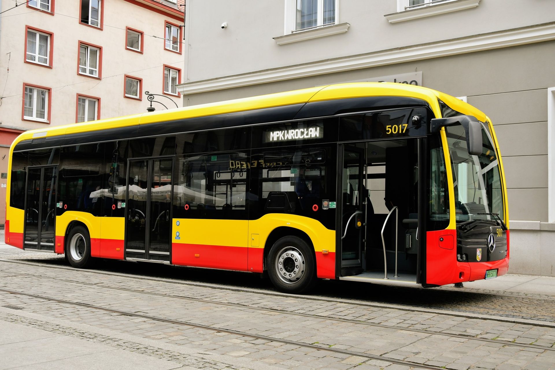 MPK Wrocław zakupi dodatkowe autobusy elektryczne. Pierwszy jest już na ulicach miasta 