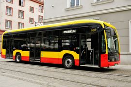 MPK Wrocław zakupi dodatkowe autobusy elektryczne. Pierwszy jest już na ulicach miasta [ZDJĘCIA]