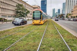 Tory tramwajowe w stolicy coraz zieleńsze