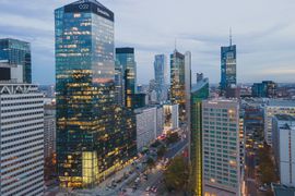 Niska podaż i ESG napędzają modernizacje biurowców w Warszawie