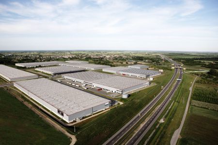 GEODIS, lider w branży transportu i logistyki na świecie, przedłużył umowę najmu w SEGRO Logistics Park Stryków