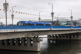 Kraków: Samochody wróciły na most Grunwaldzki dwa tygodnie przed terminem