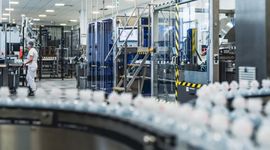 Fresenius Kabi rozbudowuje zakład w Kutnie. Nowa linia produkcyjna, automatyzacja i laboratorium jakości wzmocnią bezpieczeństwo lekowe Polski