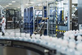Fresenius Kabi rozbudowuje zakład w Kutnie. Nowa linia produkcyjna, automatyzacja i laboratorium jakości wzmocnią bezpieczeństwo lekowe Polski