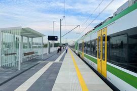 PKP PLK zwiększają dostępność kolei w Warszawie i aglomeracji