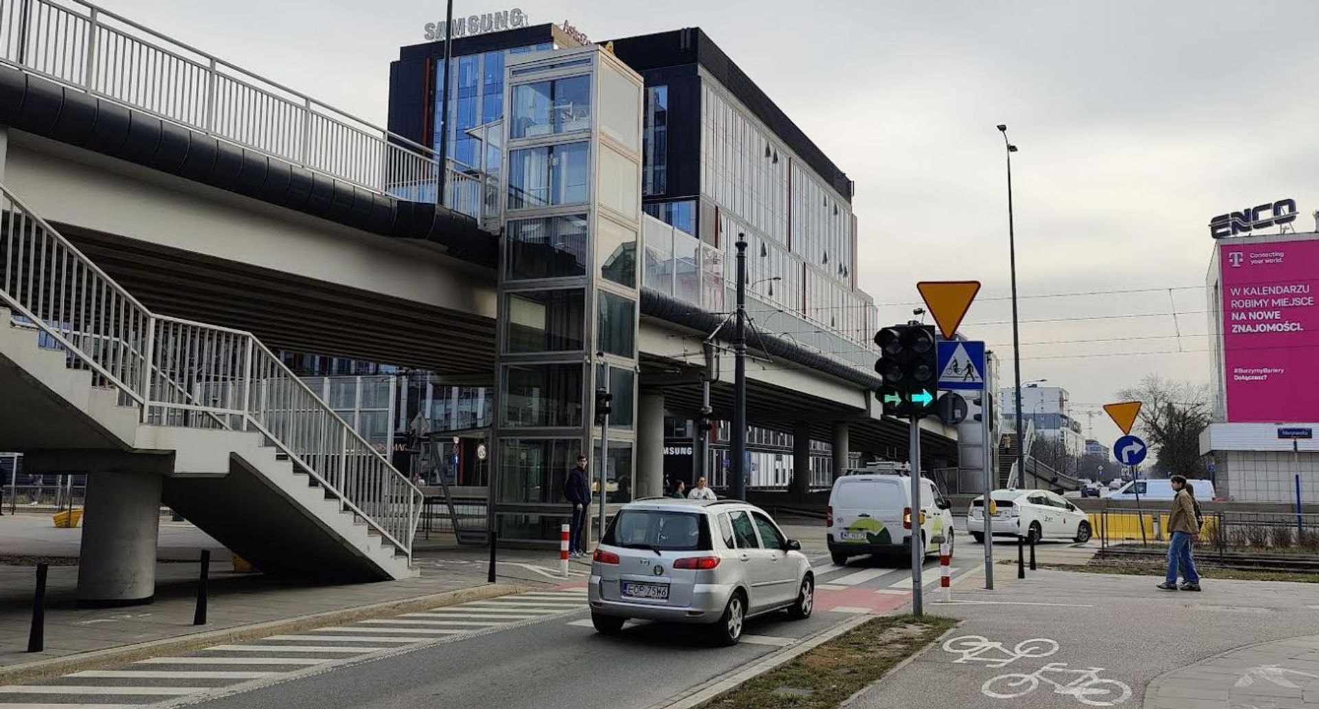 Mniej korków na Służewcu dzięki współpracy właścicieli biurowców i społeczników 