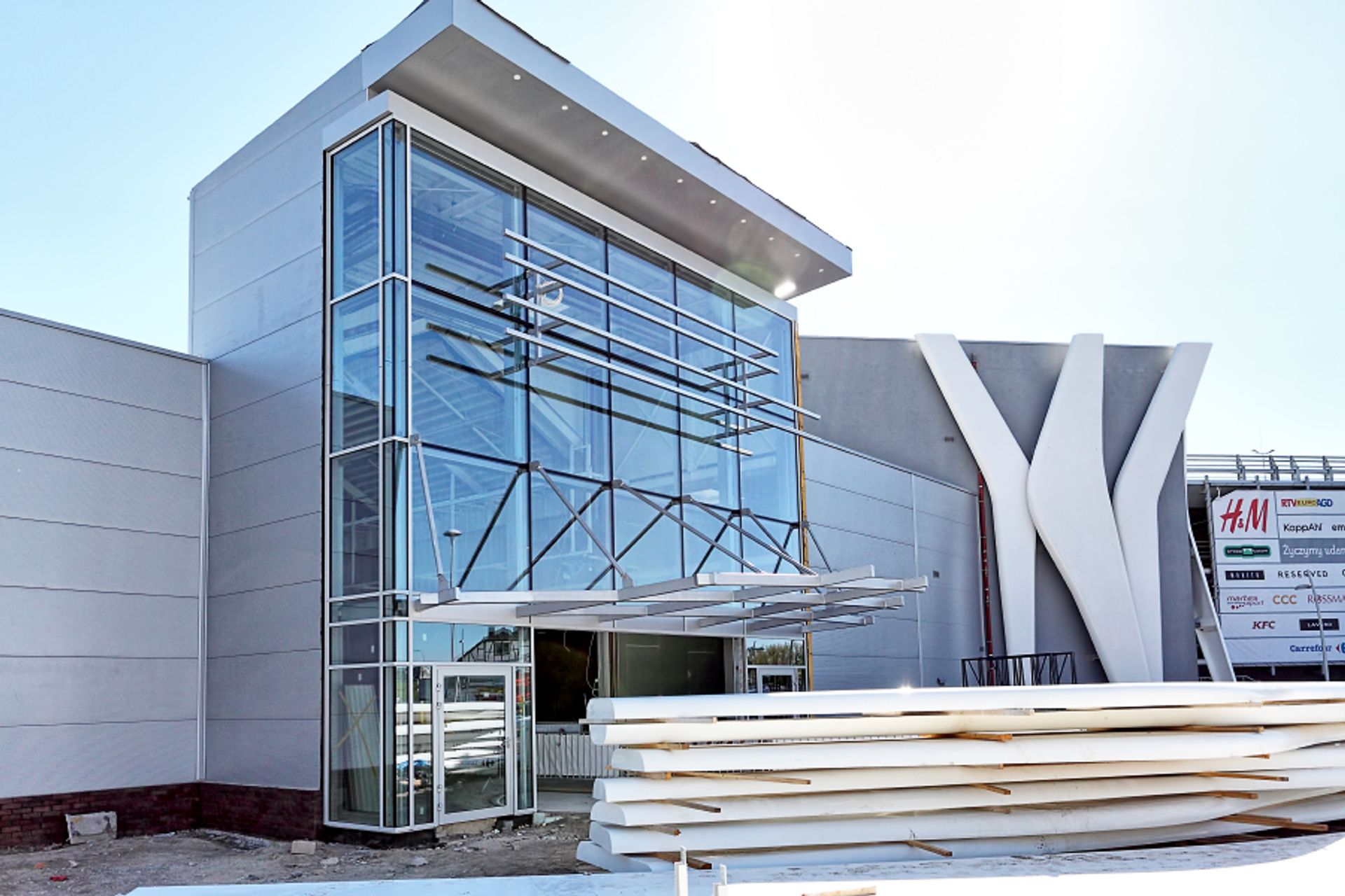  Fasada Galerii Pomorskiej nabiera nowych kształtów, a Carrefour rozpoczyna modernizację