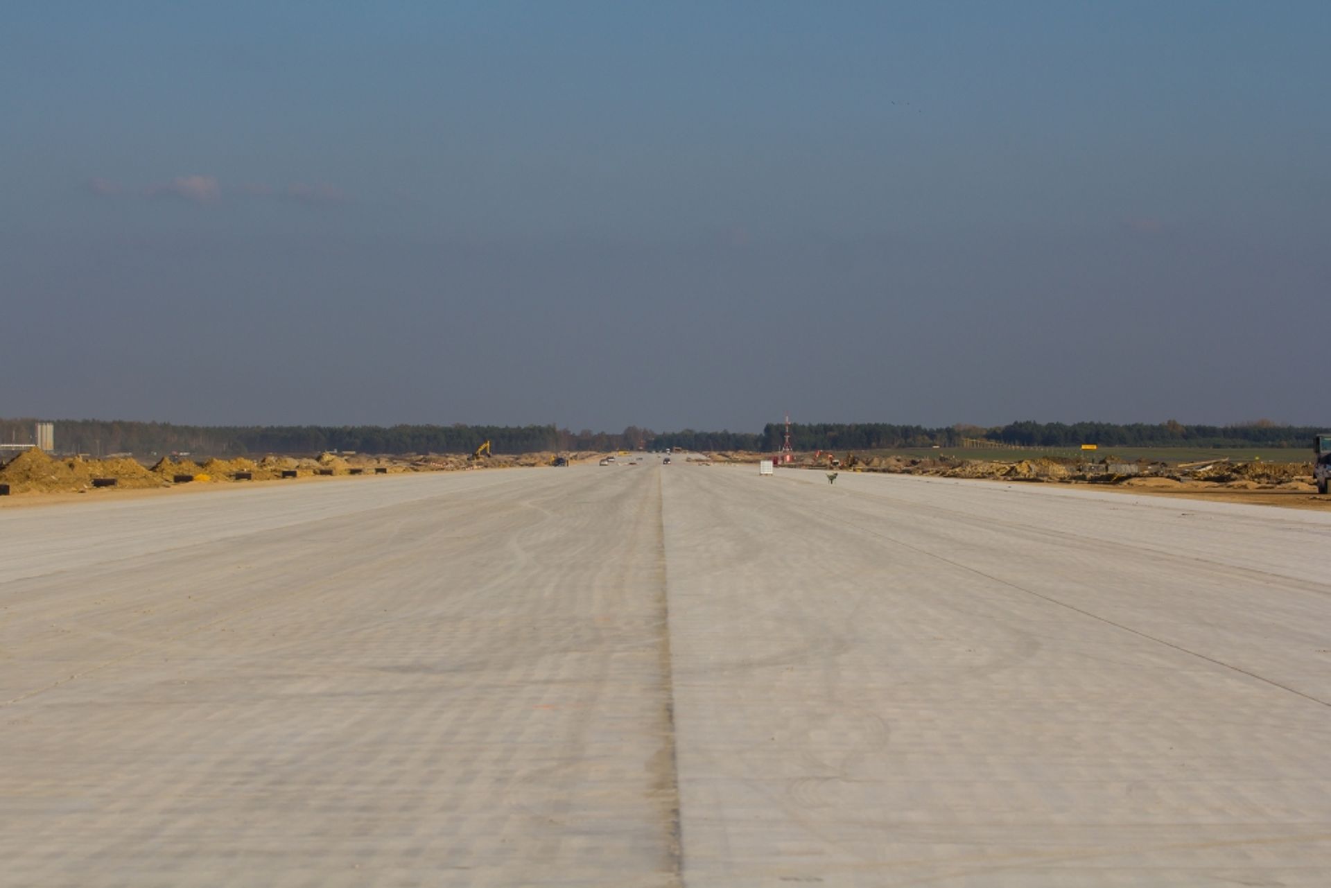  Pierwszy rok budowy nowej drogi startowej w Katowice Airport za nami