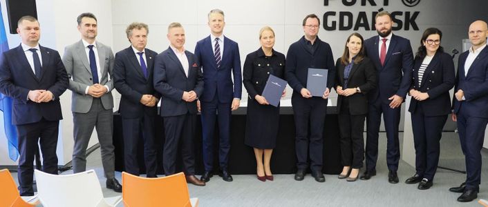 PKP PLK i Port Gdańsk łączą siły na rzecz rozbudowy kolejowego dostępu do portu