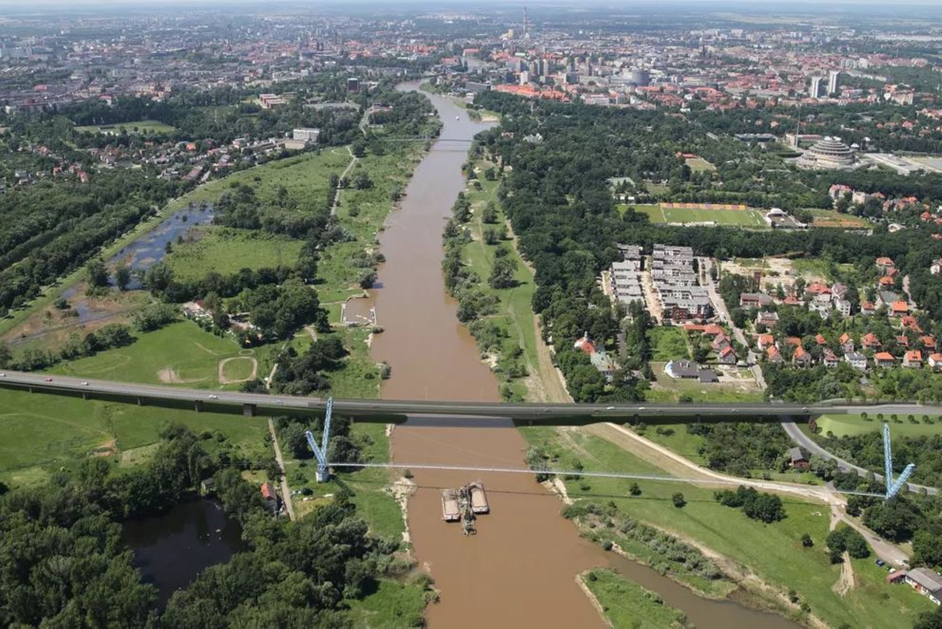 Wrocław: Trwa budowa Alei Wielkiej Wyspy i mostu Wschodniego 