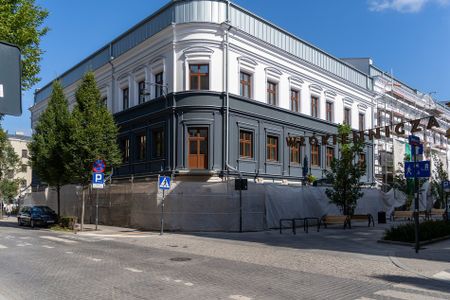 Znikają ostatnie rusztowania na Włókienniczej. Narożnik ze Wschodnią prawie gotowy