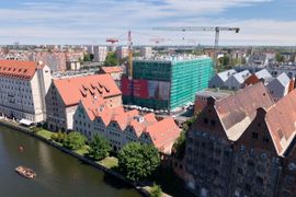 Wiecha na budowie hotelu Golden Tulip Old Town na Wyspie Spichrzów w Gdańsku