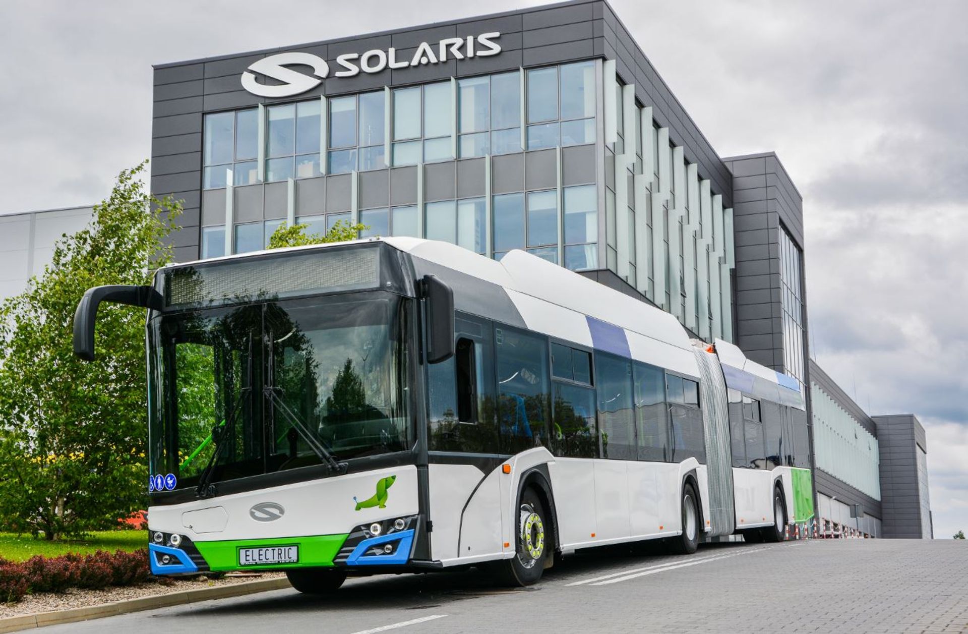 Szczecin kupuje 20 przegubowych autobusów elektrycznych Solaris Urbino 18 electric