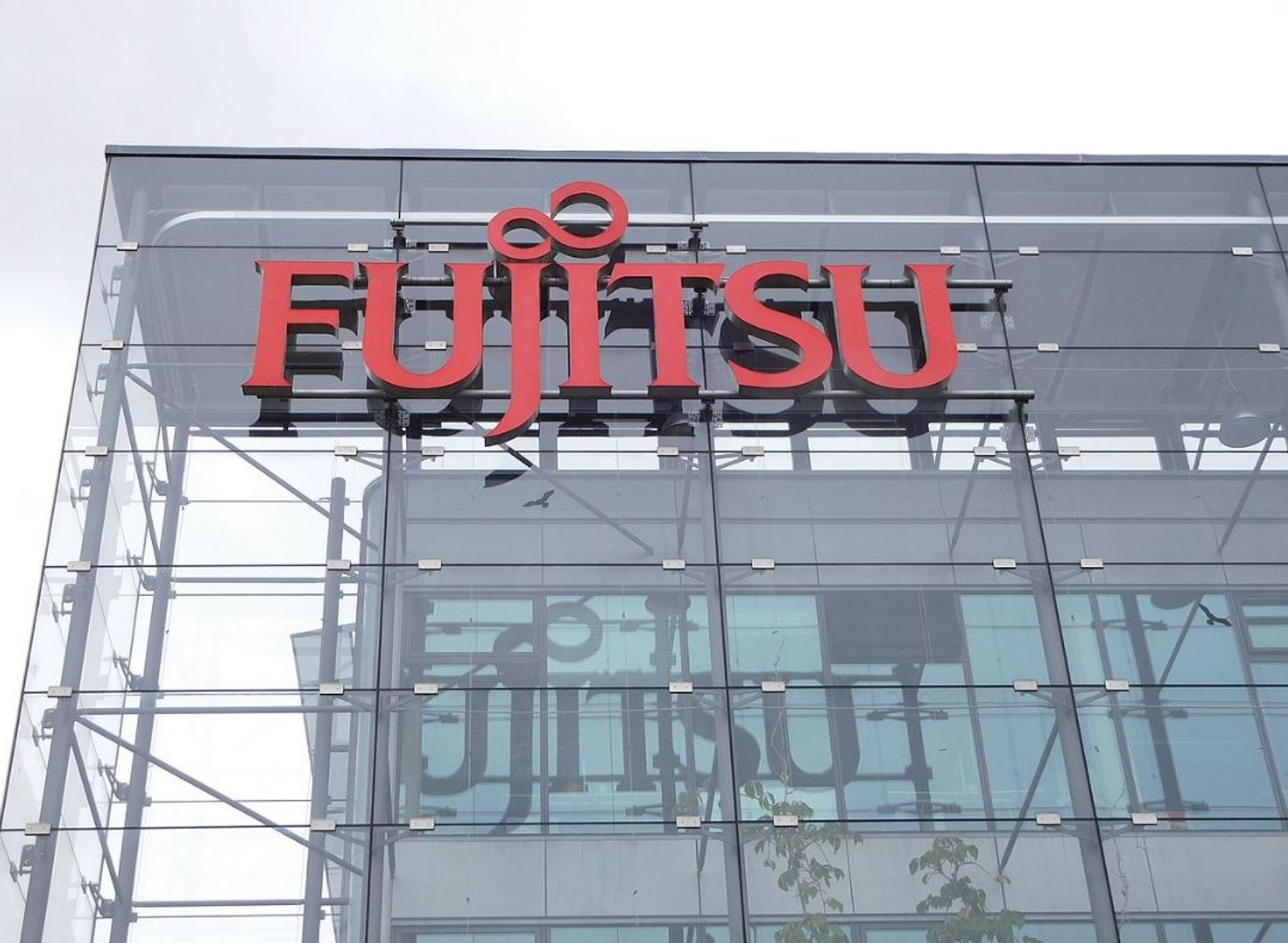 Globalny koncern Fujitsu zwalnia ponad 800 pracowników w Polsce