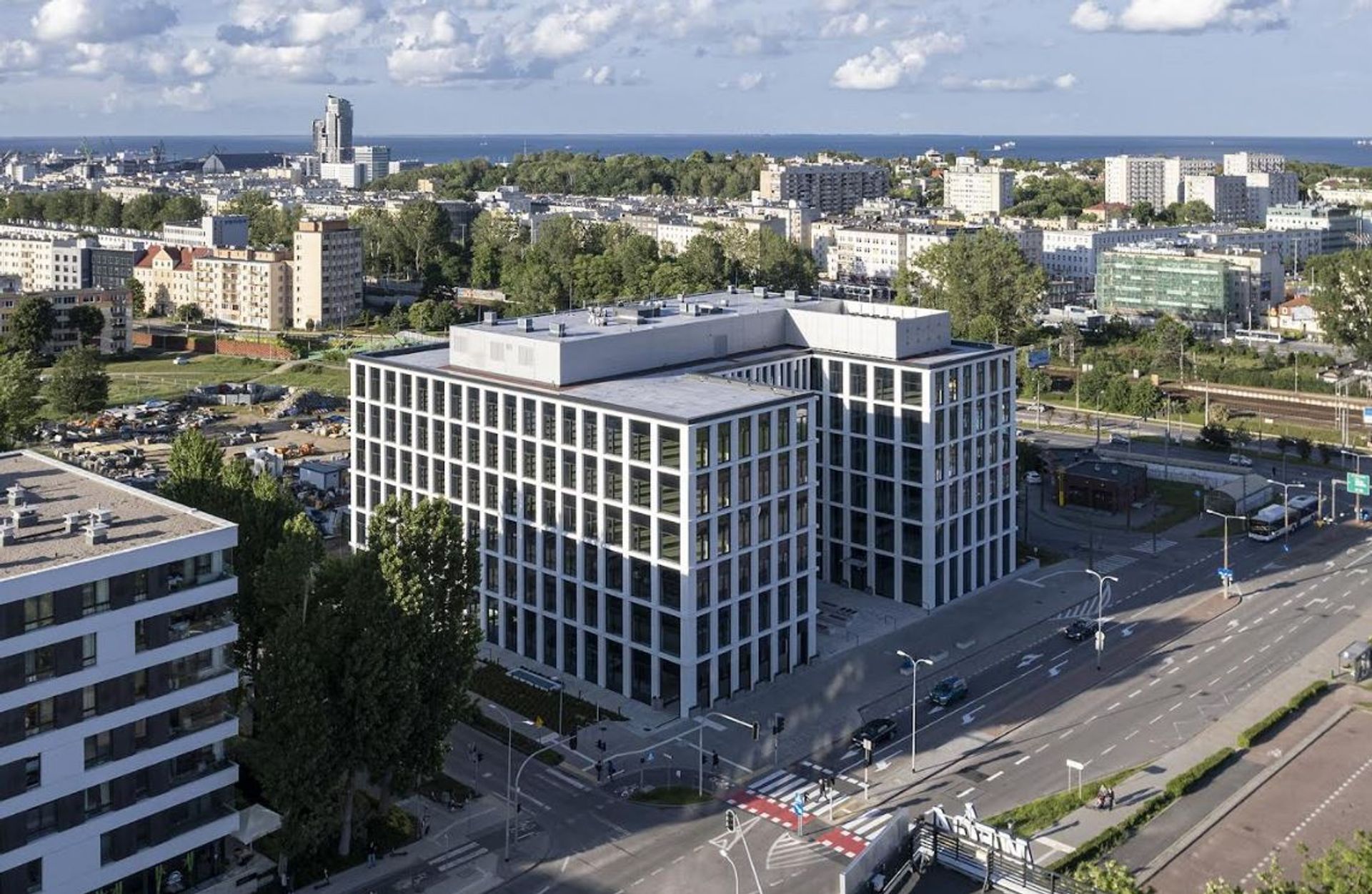 Biurowiec K2 w Gdyni przyciąga kolejnych najemców – umowy na 1 200 mkw.