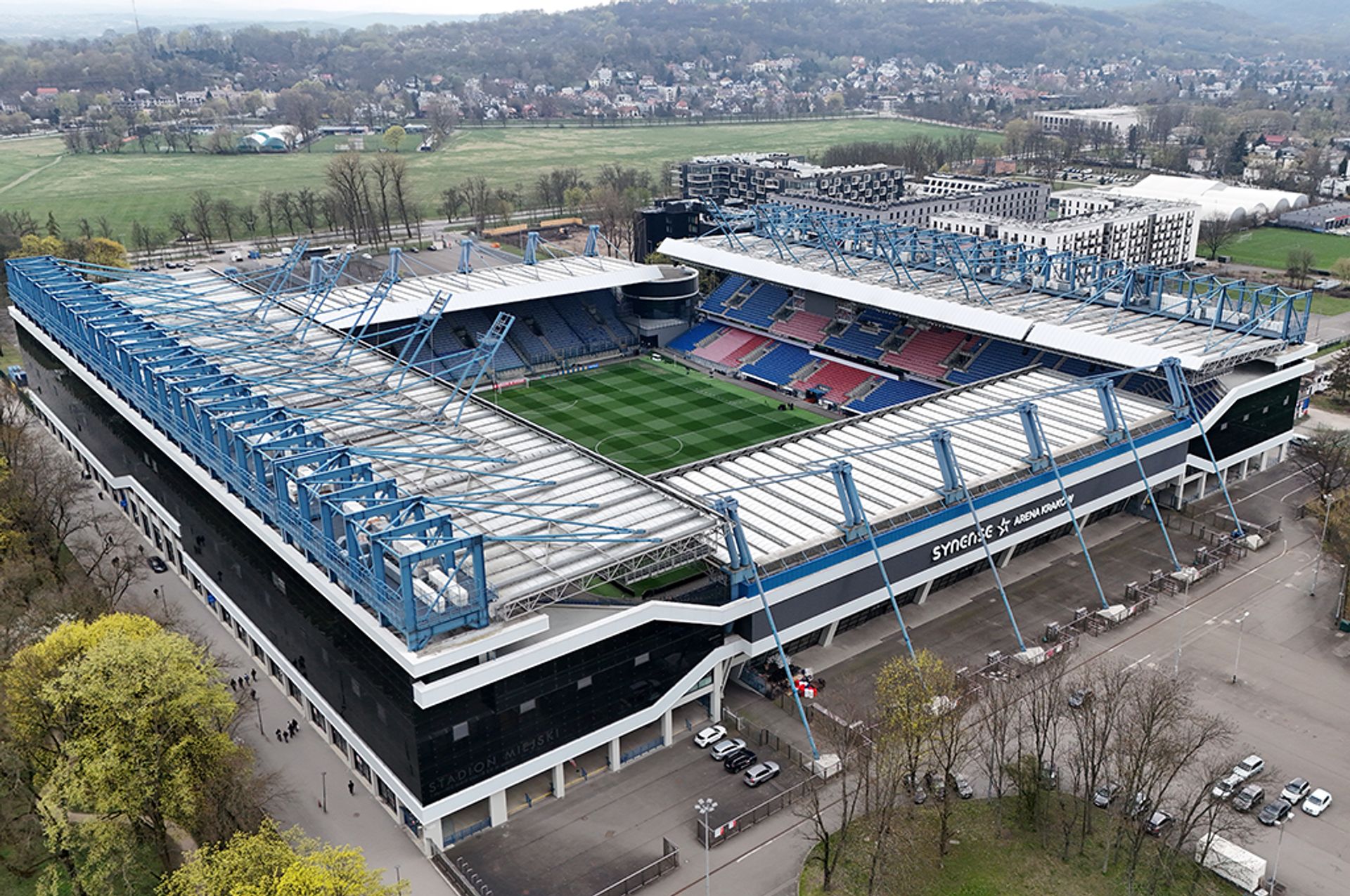 Kraków modernizuje oświetlenia stadionów na 120-lecie klubów 