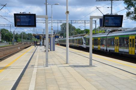 Lepsza informacja pasażerska i nowe technologie dla podróżnych na stacjach i przystankach
