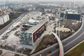 Jedna z największych galerii handlowych w Polsce znika z powierzchni ziemi [FILM]