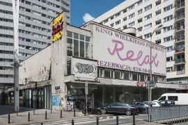Zabytkowe kino Relax w Warszawie wystawione na sprzedaż