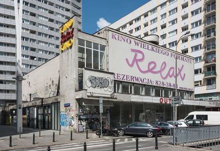 Zabytkowe kino Relax w Warszawie wystawione na sprzedaż