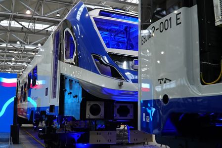 Pierwsza nowoczesna hybryda dla PKP Intercity: wizyta w nowosądeckim zakładzie NEWAG