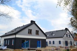 Powstają kolejne domy w II etapie Osiedla Przy Jeziorach w Poznaniu