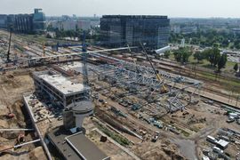 Trwają prace przy zadaszeniu peronów na stacji Warszawa Zachodnia [FILM + ZDJĘCIA]