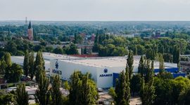Adamed Pharma inwestuje 300 mln zł i zwiększa moce produkcyjne Centrum Produkcyjno-Logistycznego w Pabianicach