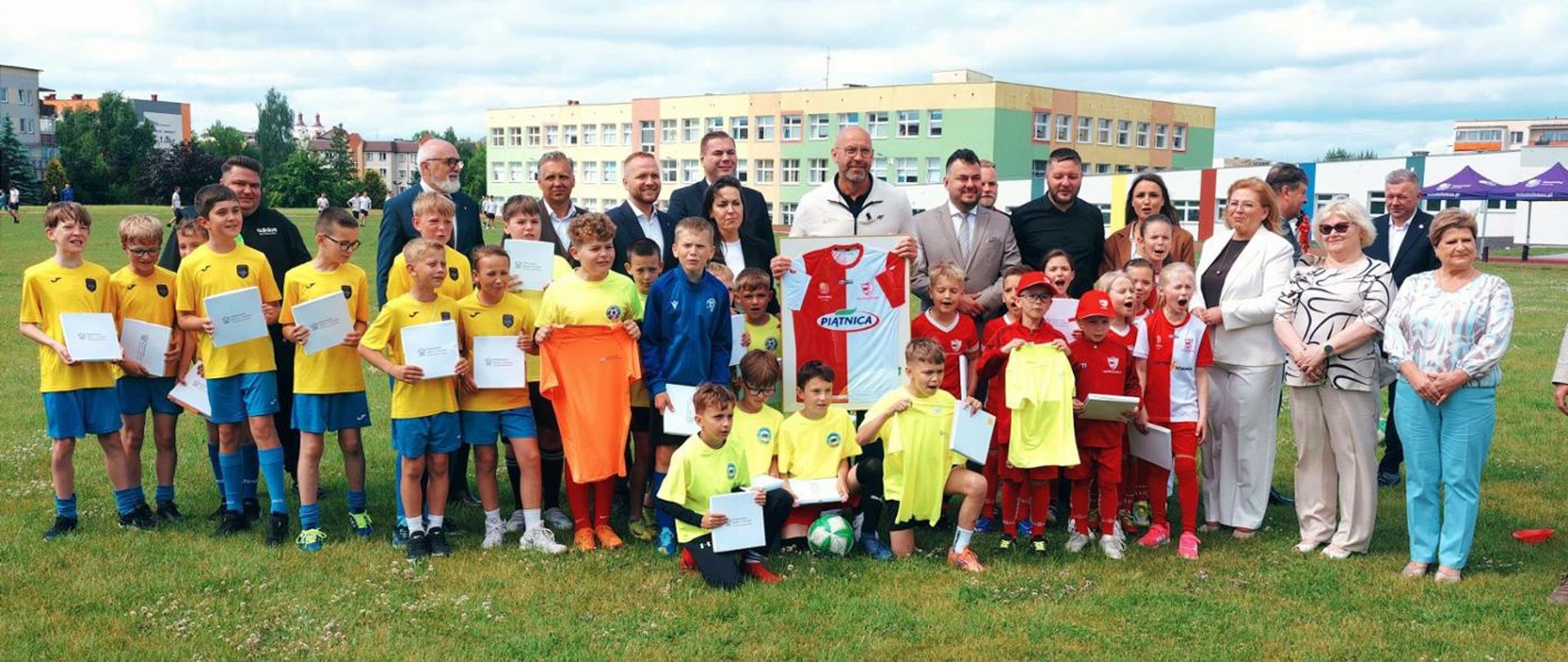 10 milionów złotych dla województwa podlaskiego i 15 dla warmińsko-mazurskiego. Rozstrzygnięcia Programu budowy pełnowymiarowych boisk piłkarskich