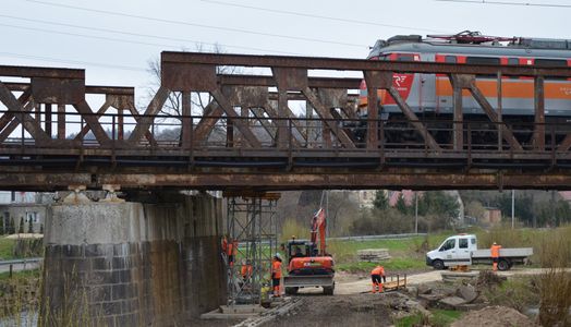 PKP PLK S.A. remontuje na Dolnym Śląsku XIX-wieczne mosty na potrzeby kolei XXI wieku [ZDJĘCIA]