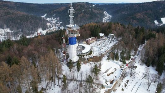 Krynica‑Zdrój z nową atrakcją. Panoramiczna wieża na Górze Parkowej już otwarta