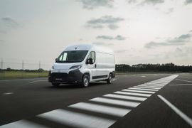 Toyota przenosi do Polski produkcję modelu PROACE MAX w najpopularniejszych na polskim rynku wersjach