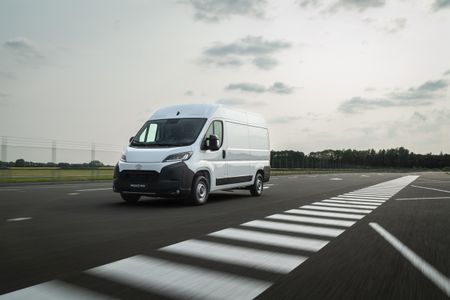 Toyota przenosi do Polski produkcję modelu PROACE MAX w najpopularniejszych na polskim rynku wersjach