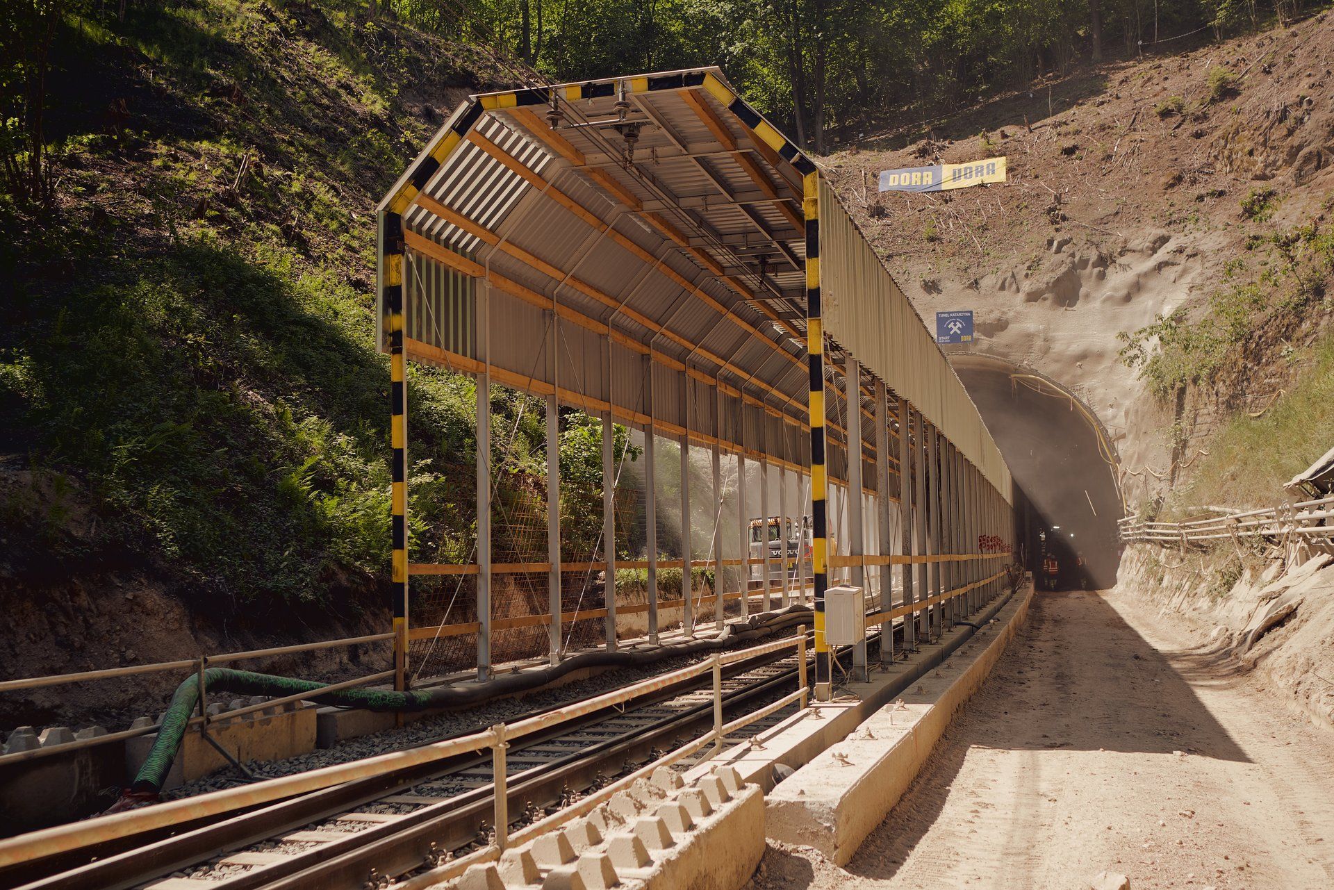 Kończy się drążenie tunelu kolejowego w okolicy Trzcińska na linii Wrocław – Jelenia Góra 