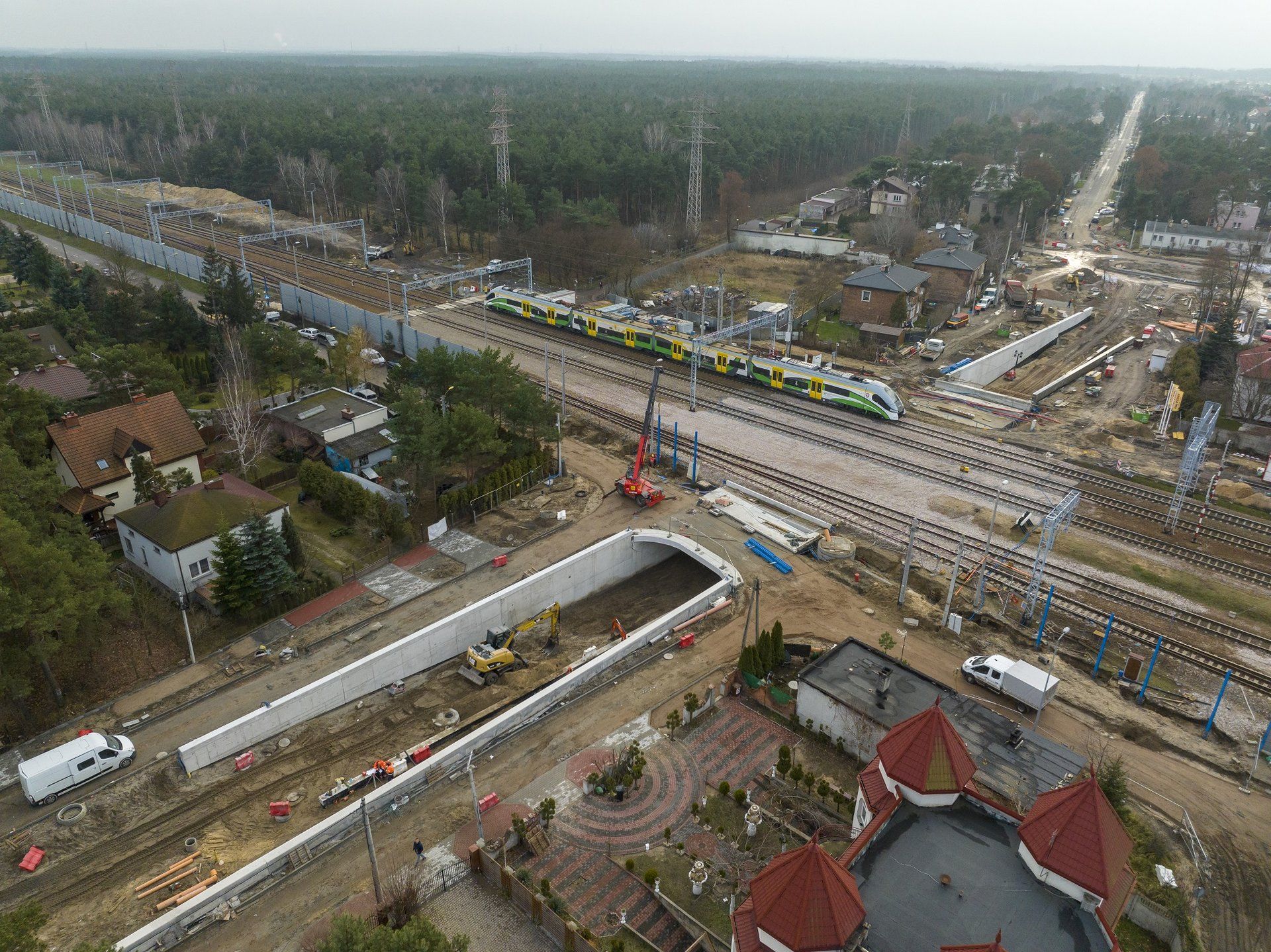 Nowe wiadukty i tunele w Legionowie, Pruszkowie i Sulejówku zwiększą bezpieczeństwo na liniach kolejowych na Mazowszu 