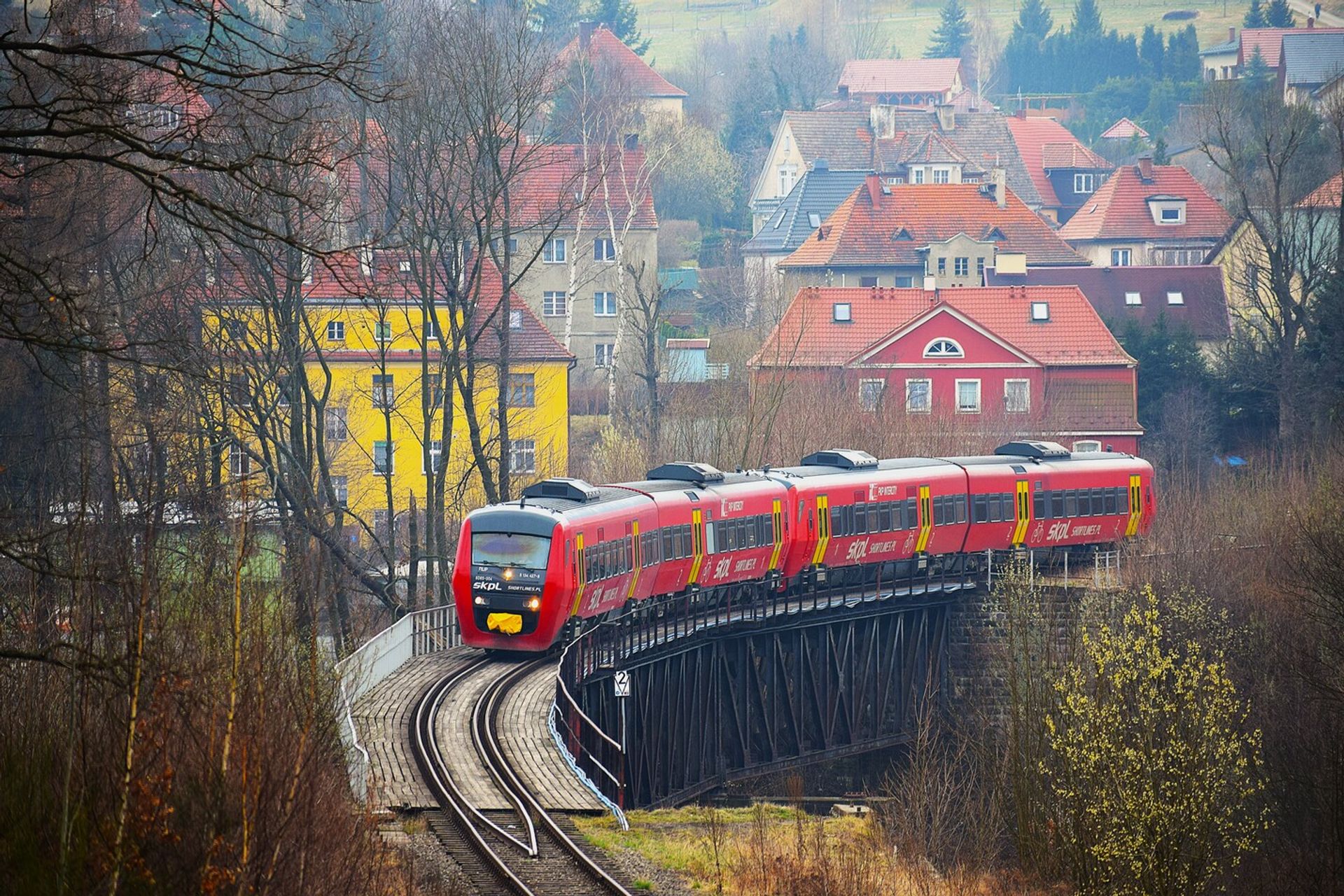 „Czerwoną strzałą” z Krakowa w Bieszczady i Sudety 