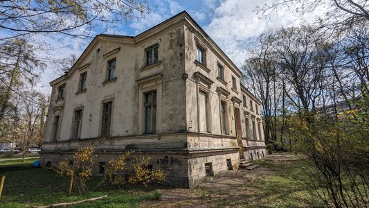 Willa Anstadta w Łodzi nie pójdzie pod młotek! Co czeka zabytkową nieruchomość?