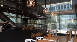 [Warszawa] Juice bar Frankie’s w podcieniach CBF „Nowy Świat” już otwarty!