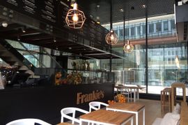 [Warszawa] Juice bar Frankie’s w podcieniach CBF „Nowy Świat” już otwarty!