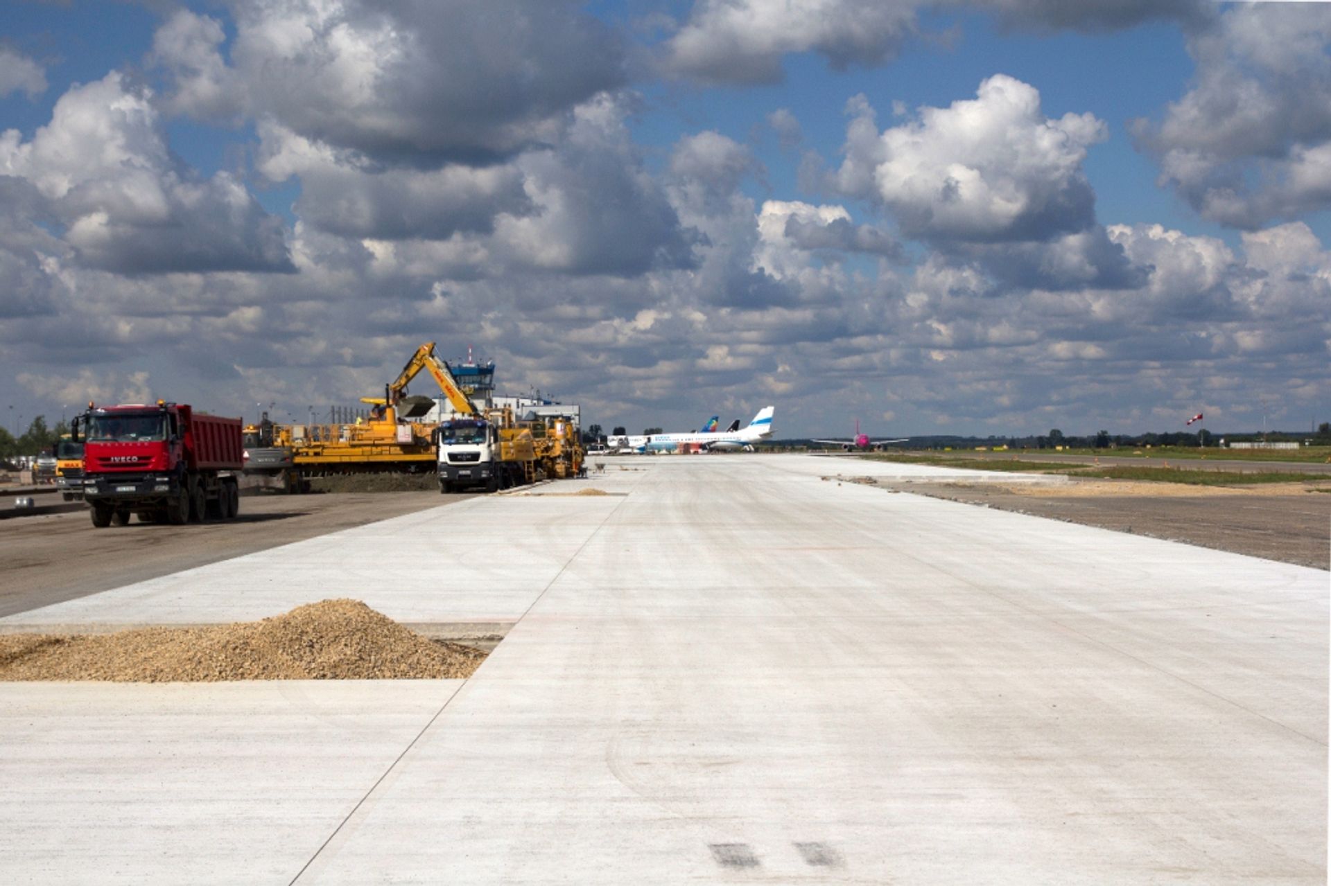  Rozbudowa płyty postojowej oraz modernizacja dróg kołowania w Katowice Airport &#8211; ostatnie trzy miesiące prac