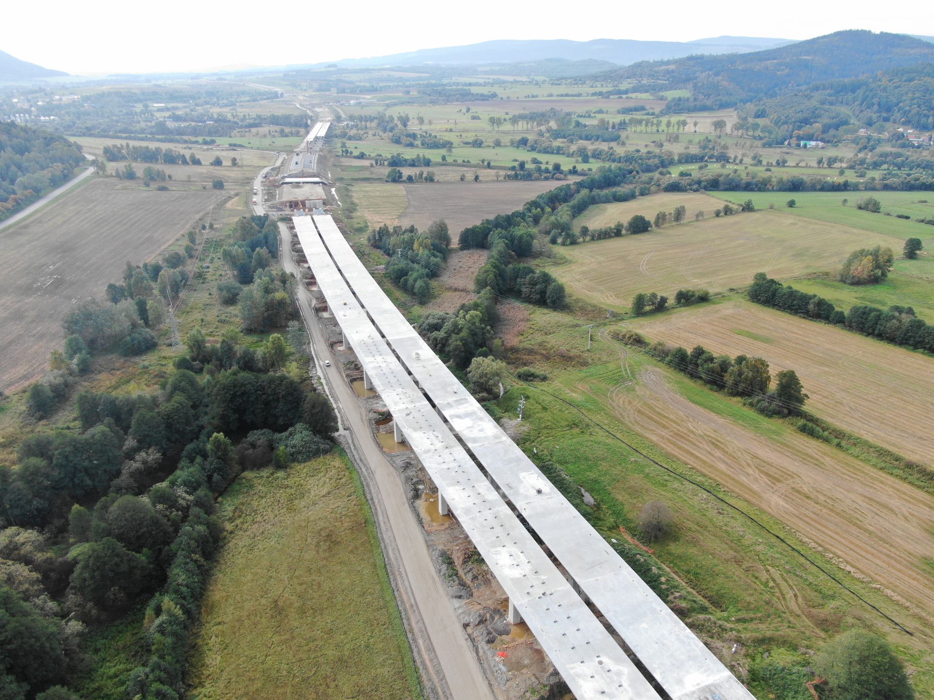 Trwa budowa dwóch ostatnich odcinków trasy S3 na Dolnym Śląsku 